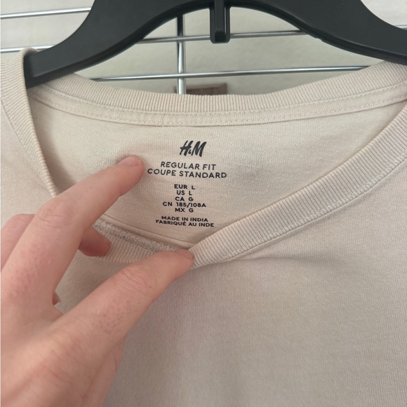 H&M Men's Short Sleeve Beige Tee - Picture 3 of 4